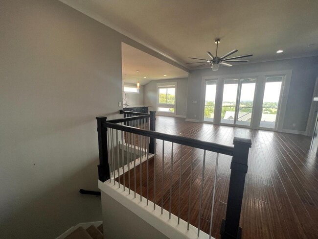 Building Photo - 627 N Daylily Dr