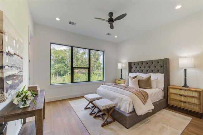 Building Photo - 6121 Pacific Frst Dr