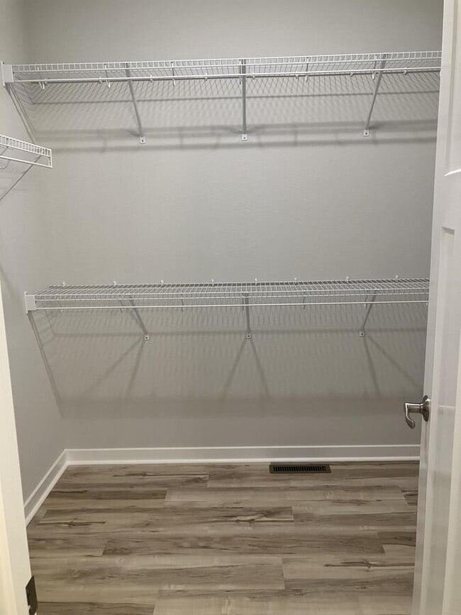 Building Photo - 993 Cascade Cir