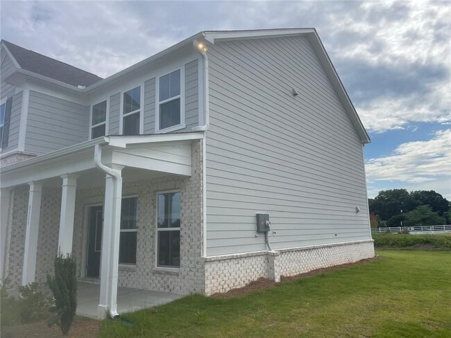 Building Photo - 31111 Morgan Hill Dr SE
