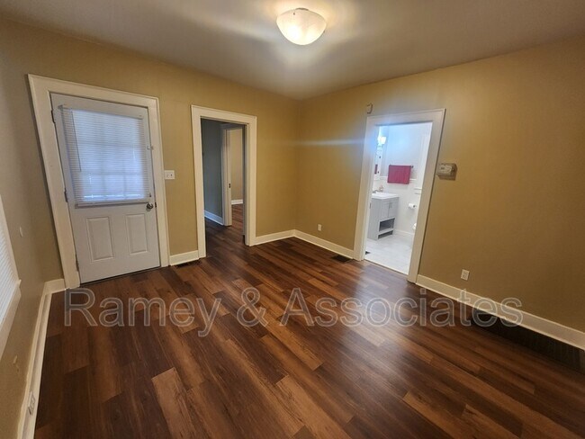 Building Photo - 1772 W Gaulbert Ave