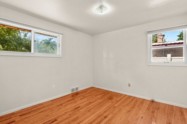 Building Photo - Amazing Northwest Rancher