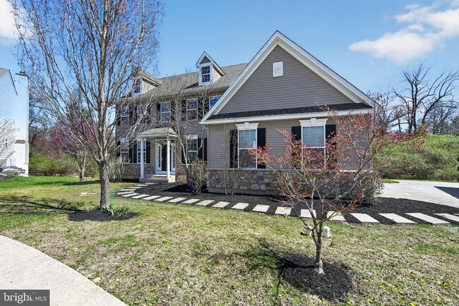 Building Photo - 208 Liberty Cir