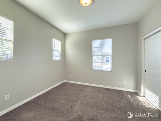 Building Photo - 3 Bedroom Condo for Rent in Ventura!