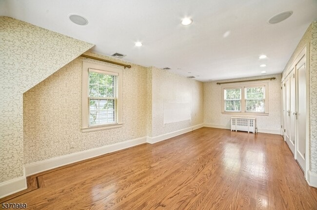 Building Photo - 49 Greenwood Dr