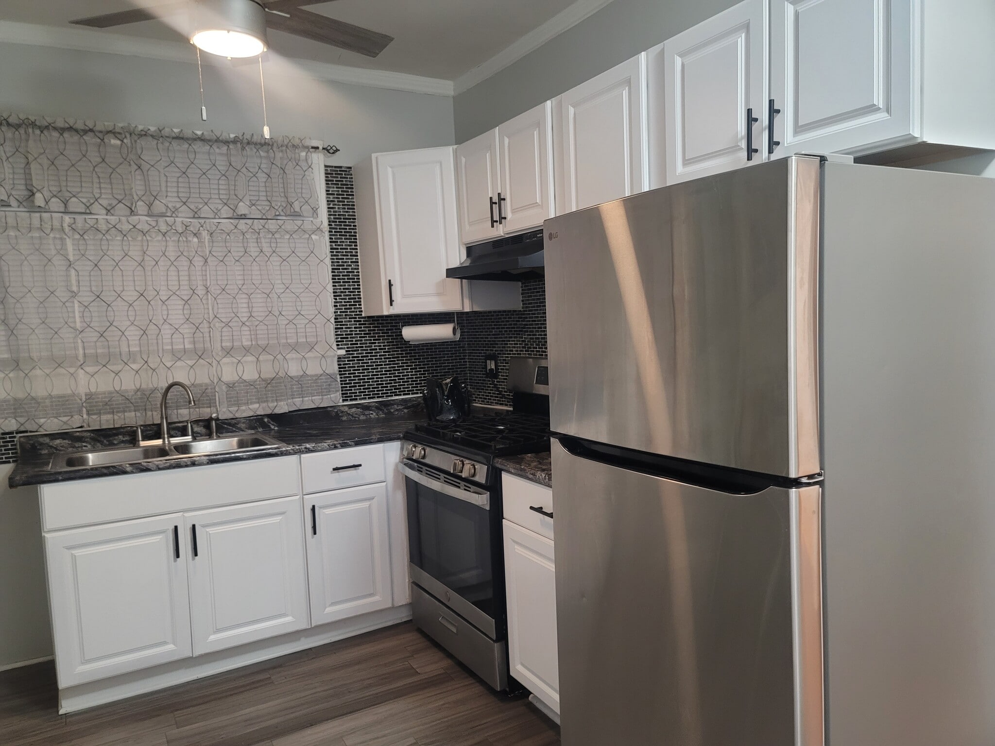 Kitchen - 14115 S Dearborn St