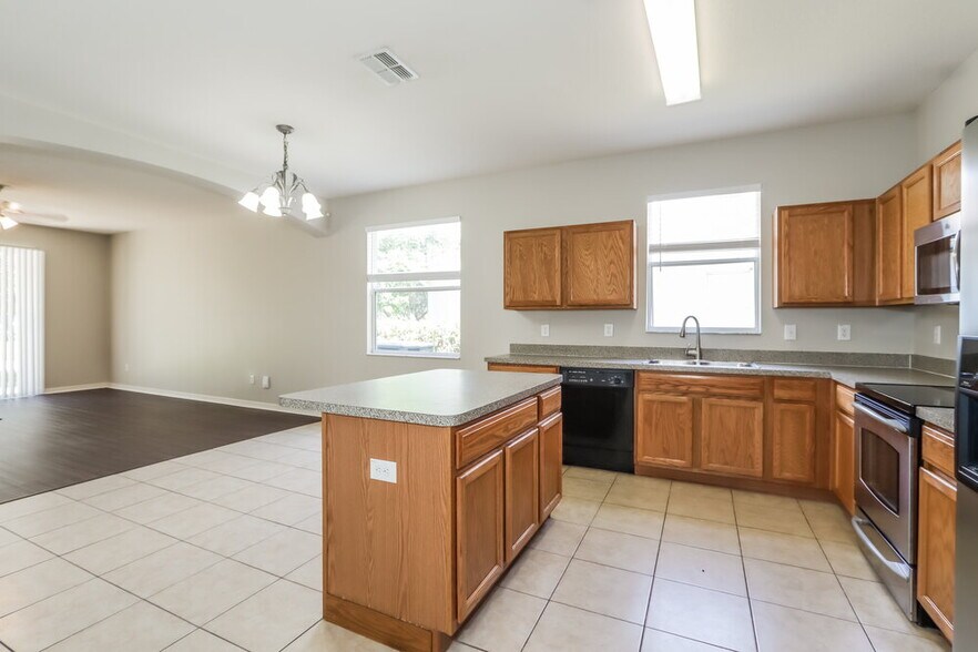 Building Photo - 12121 Fall Creek Ct