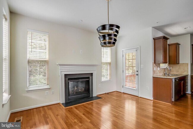 Building Photo - 23210 Roberts Tavern Dr