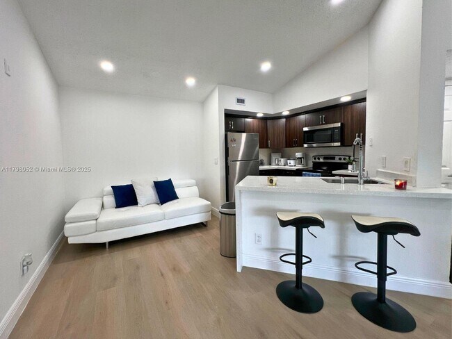 Building Photo - 12870 Vista Isles Dr