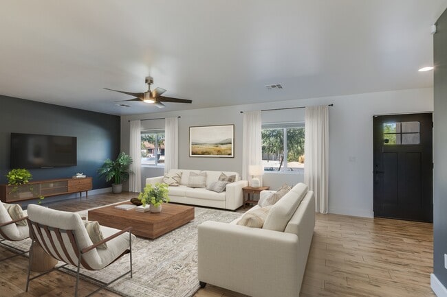 Primary Photo - 4427 E Turney Ave