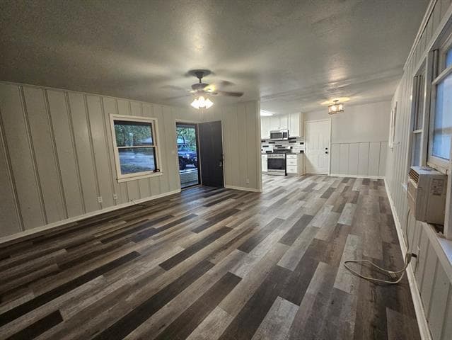 Building Photo - 920 Red Bud Dr