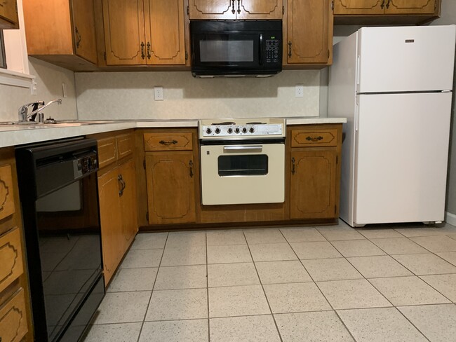 Building Photo - 1321 Bruce St