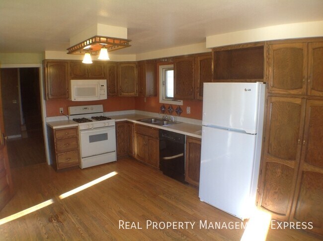 Building Photo - 47704 E 69th St