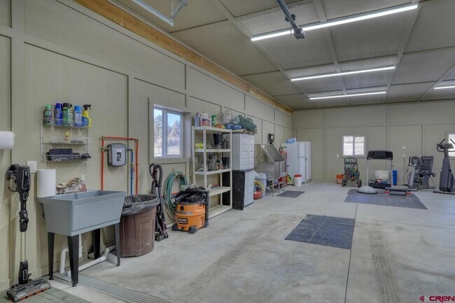 Building Photo - 420 Ponderosa Dr