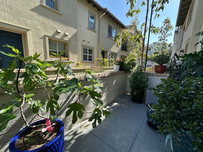 Building Photo - Room for Rent in Stanton-Prime Location