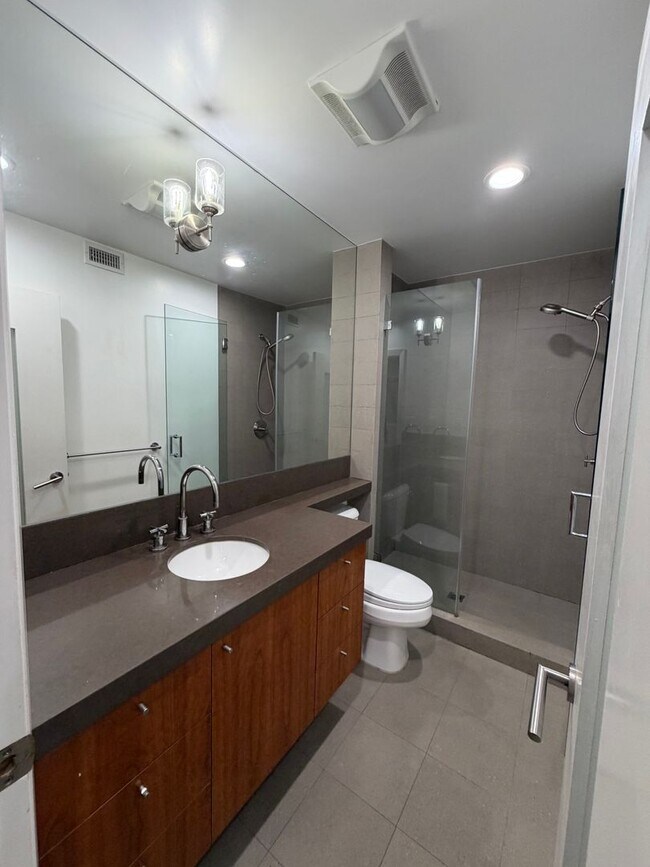 Building Photo - 2-Bedroom Condo in Westwood – Available after 1/18/2026!