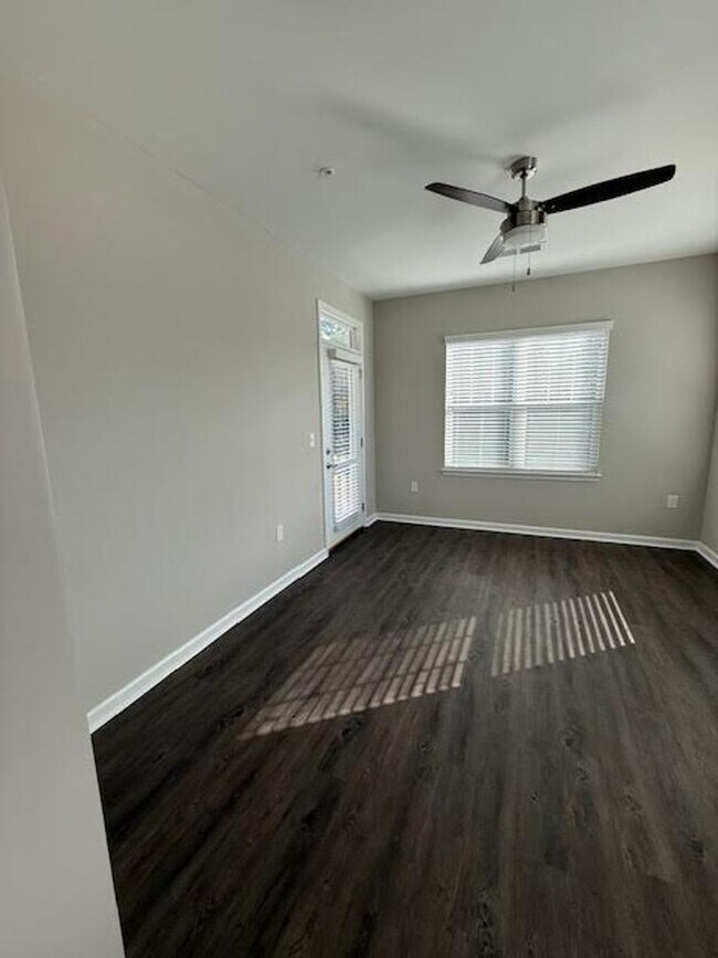 Building Photo - Special Offer! 18 month lease $1,375.00!!