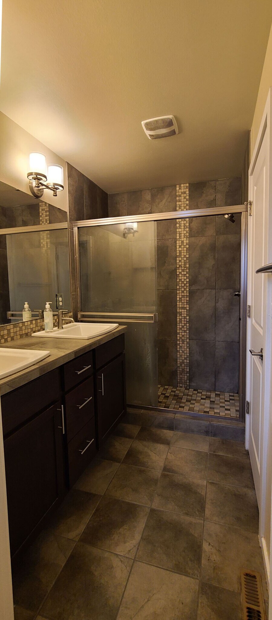 Building Photo - 2115 201st Pl SE