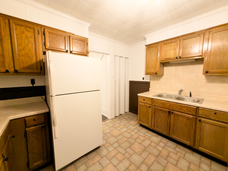 Building Photo - 14 Linden St