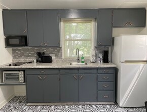 Building Photo - 17 2nd Ave NE