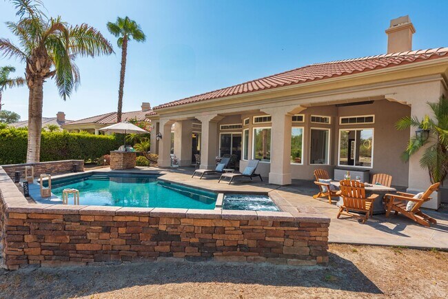 Building Photo - 45 Vista Encantada