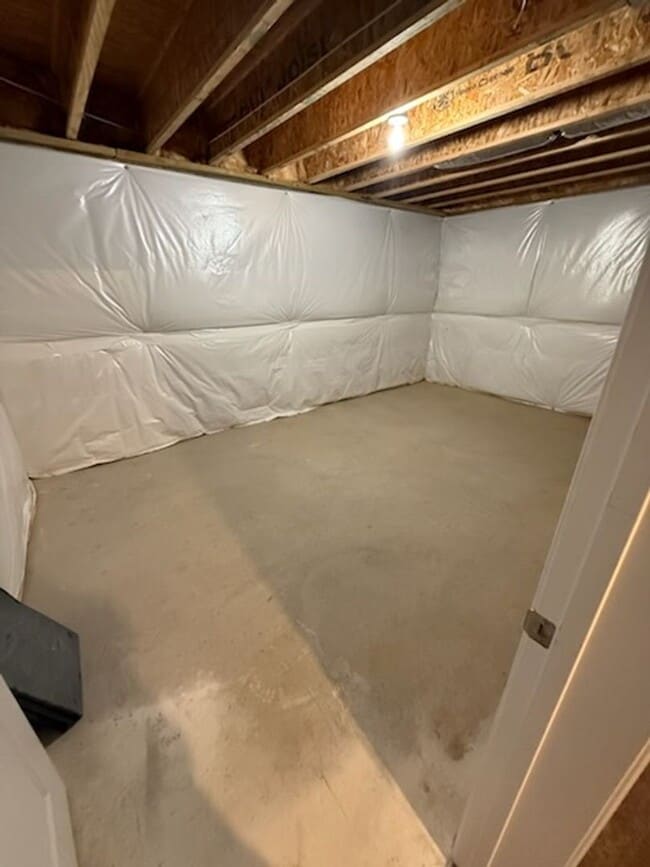 Building Photo - 7980 Uplands Dr