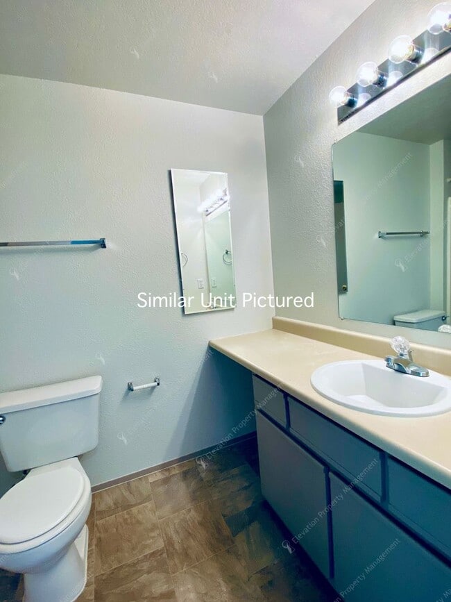 Building Photo - 2810 NE Mesa Ct