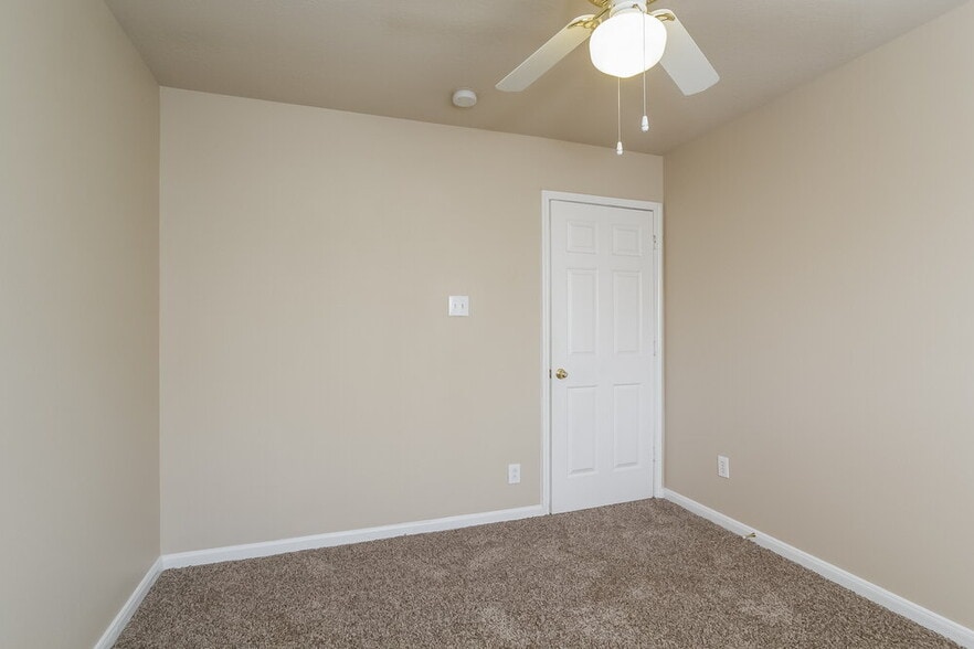 Building Photo - 21054 Carmel Valley Dr