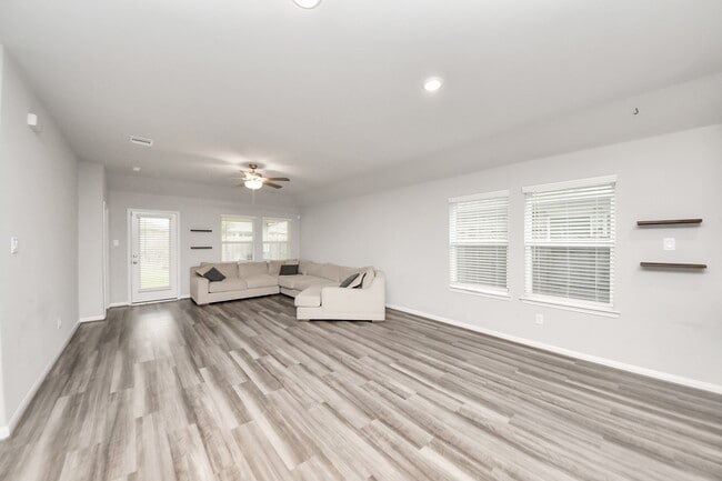 Building Photo - 518 Ellwood Terrace Ln