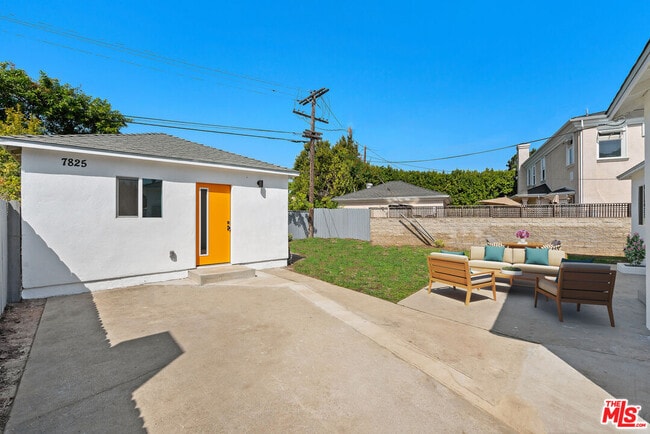 Building Photo - 7823 Kenyon Ave