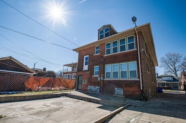 Building Photo - 5010 Burns Ave