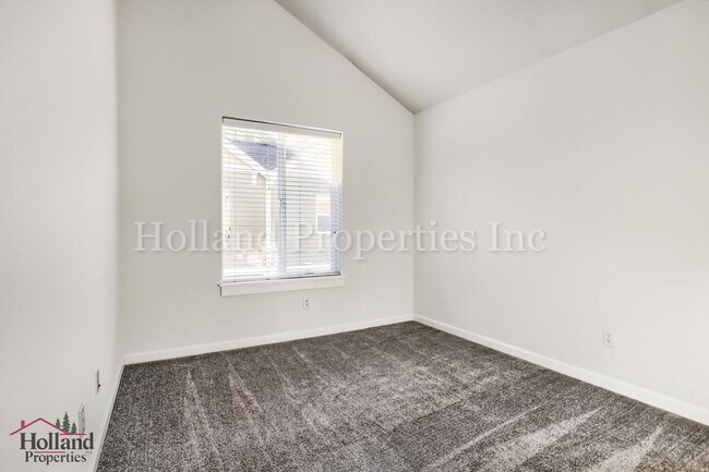 Building Photo - 16028 SW Gage Ln