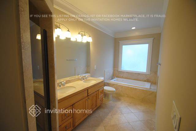 Building Photo - 2170 Memorial Dr SE