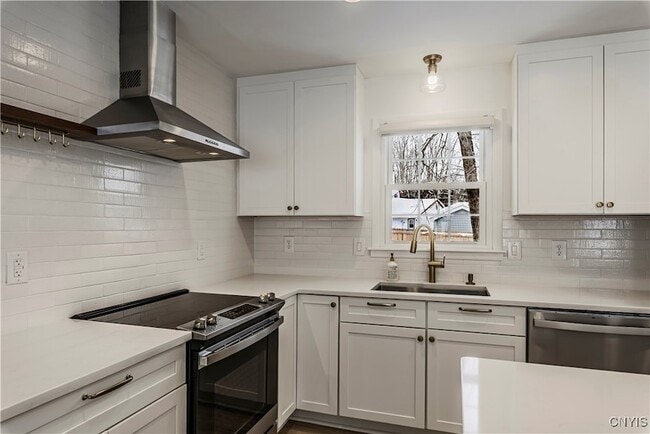 Building Photo - 57 Beechwood Rd