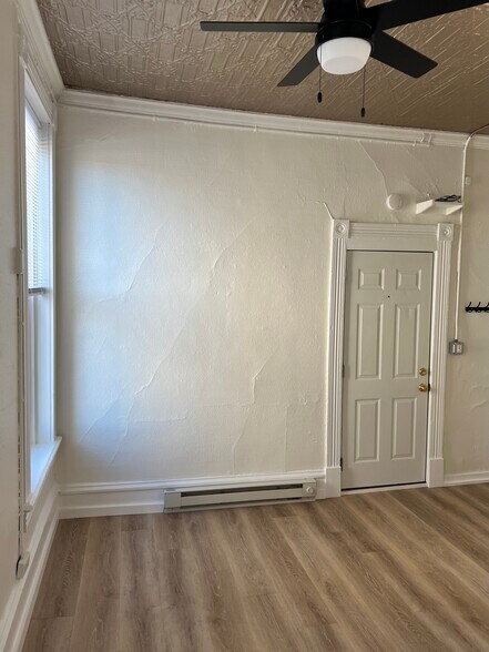 Building Photo - 113 Main St E