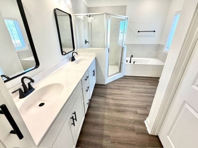 Building Photo - OPEN HOUSE! Now Leasing a brand new 4-bedroom 3.5 bath Townhome in Olive Branch.