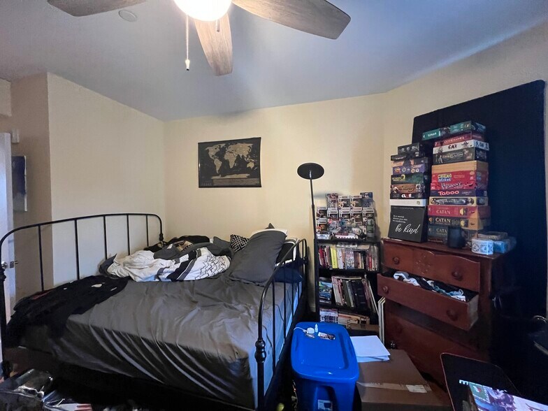 Building Photo - 118 Holland St