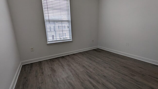 Building Photo - 829 Gallows Ct