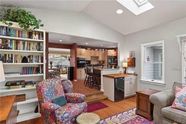 Building Photo - 3862 State St