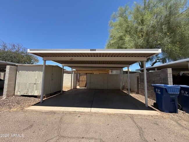 Building Photo - 2231 W Fremont Dr