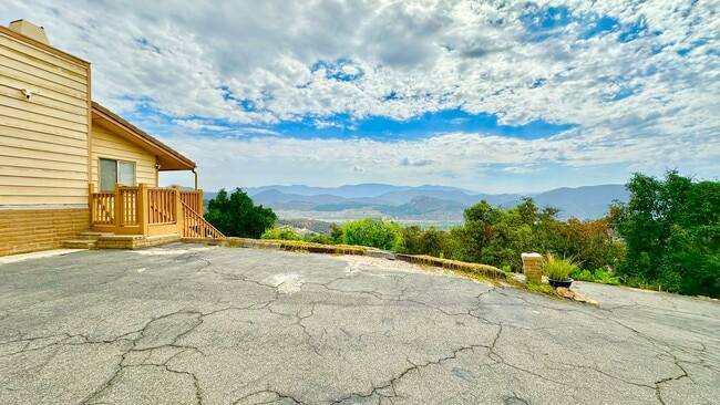 Building Photo - Beautiful Scenic Country Property with Vie...