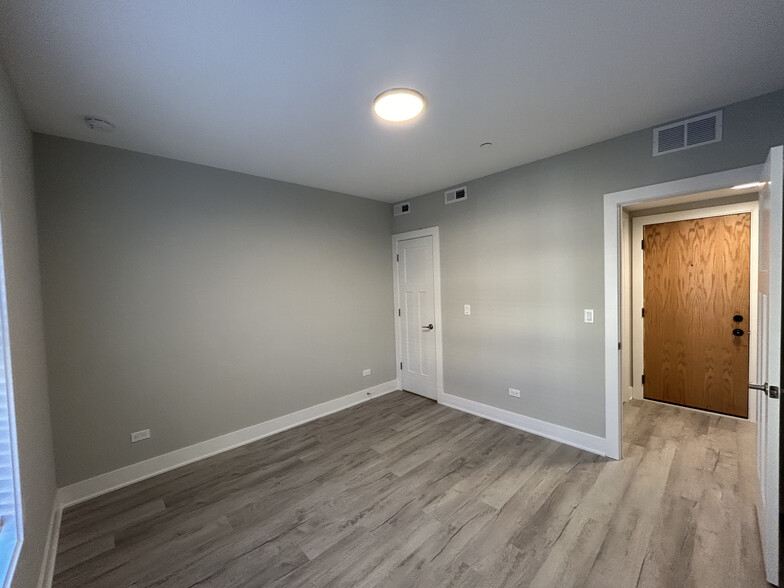 Building Photo - 1131 Oak Ave