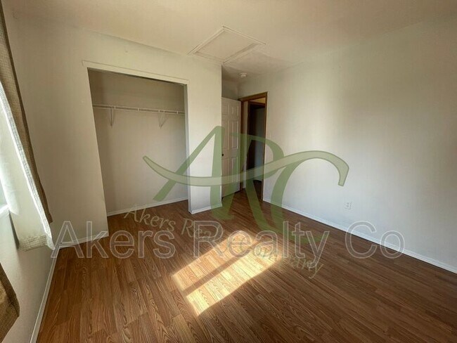 Building Photo - 3003 Ontario St