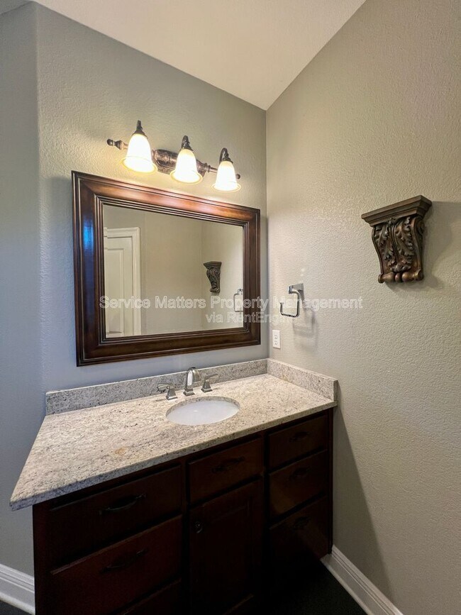 Building Photo - 2926 Greystone Dr