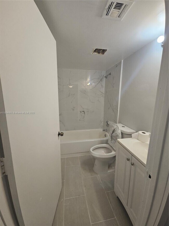 Building Photo - 713 Gardens Dr