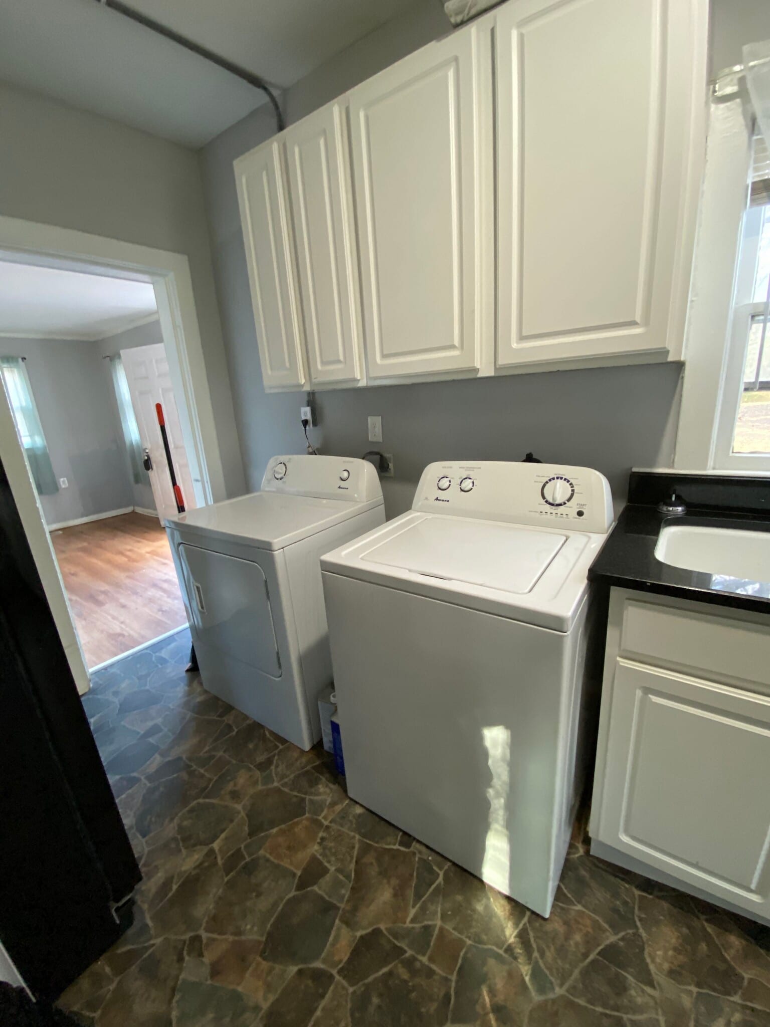 Building Photo - 733 Gracey