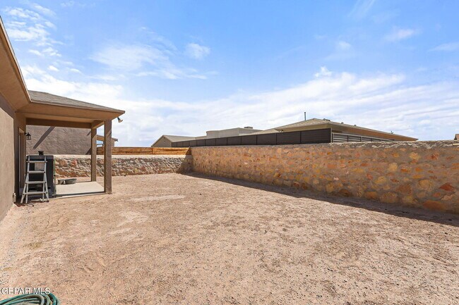 Building Photo - 11589 Flor Cadillo