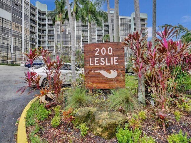 Primary Photo - 200 Leslie Dr