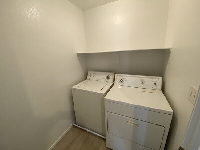 Building Photo - 1972 Joyful St