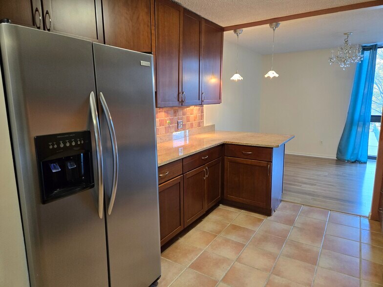 Building Photo - 2311 Pimmit Dr